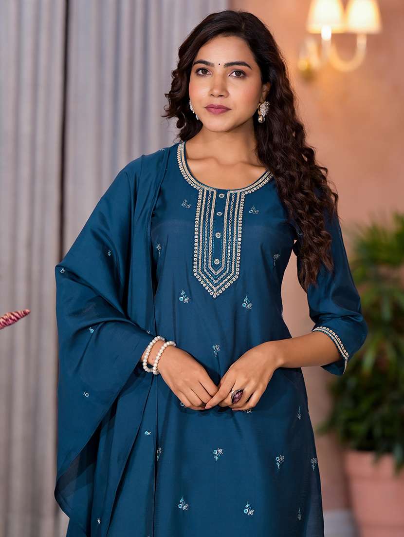 women embroidered kurta pant set with duaptta - 21680513 -  Standard Image - 4