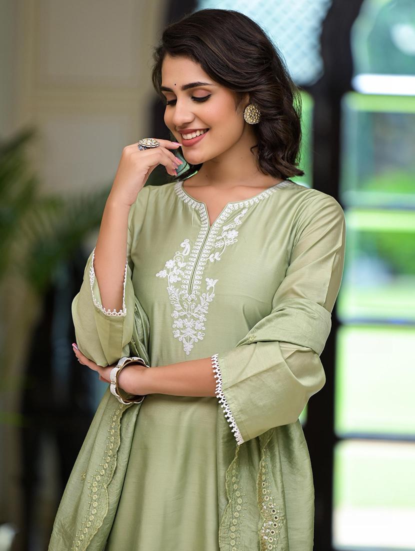 women embroidered kurta pant set with duaptta - 21680523 - Standard Image - 4