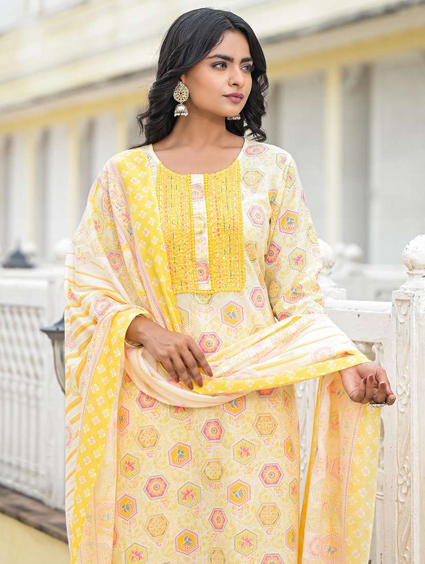 women printed kurta pant set with dupatta - 21680547 -  Standard Image - 4