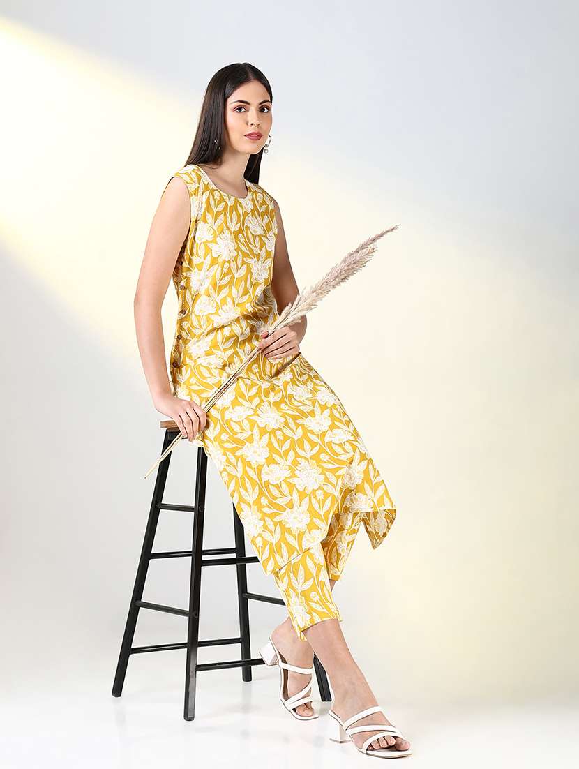 women yellow floral printed kurta pant set - 21682164 -  Standard Image - 4