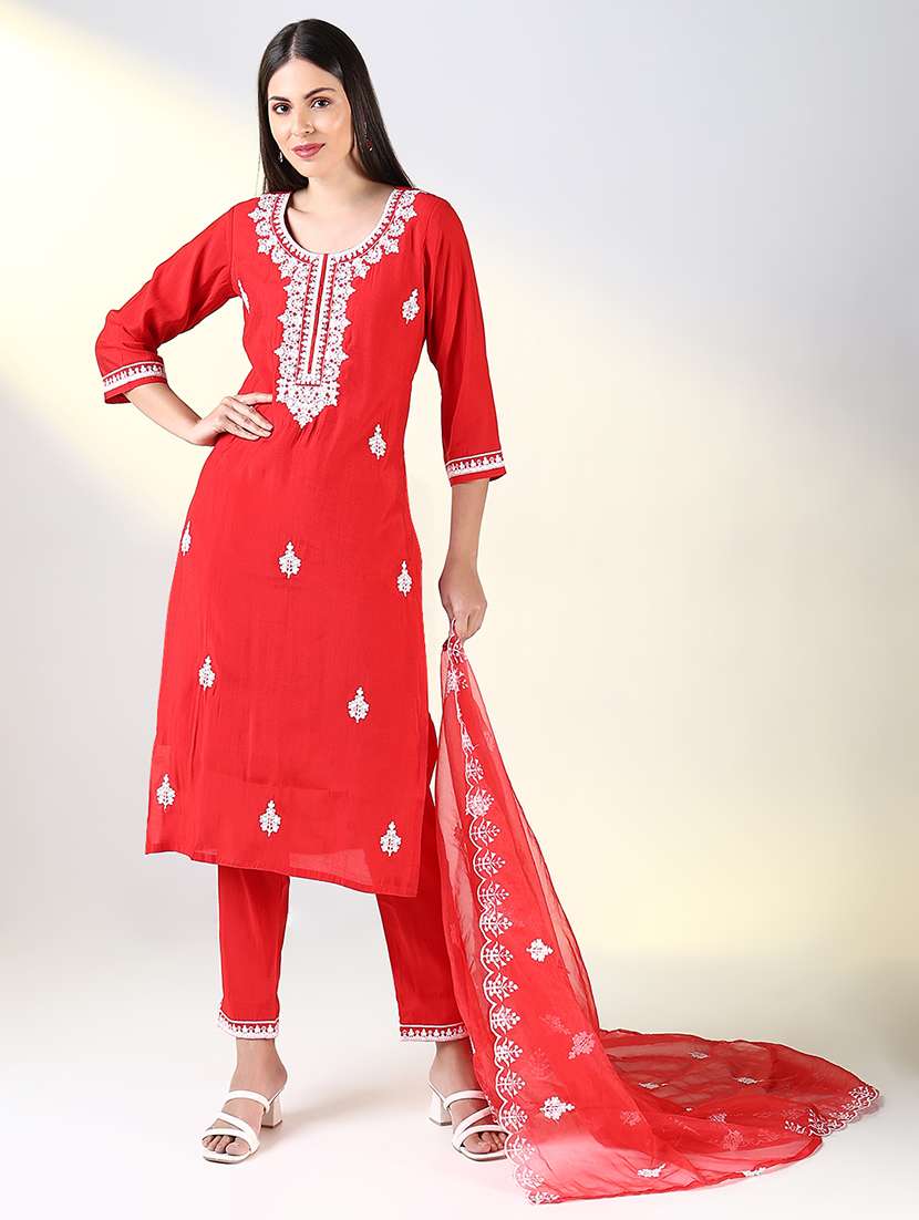 women embroidered kurta pant set with dupatta - 21682165 -  Standard Image - 4