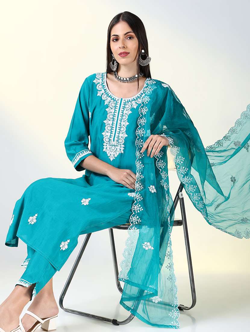 women embroidered kurta pant set with dupatta - 21682166 -  Standard Image - 4