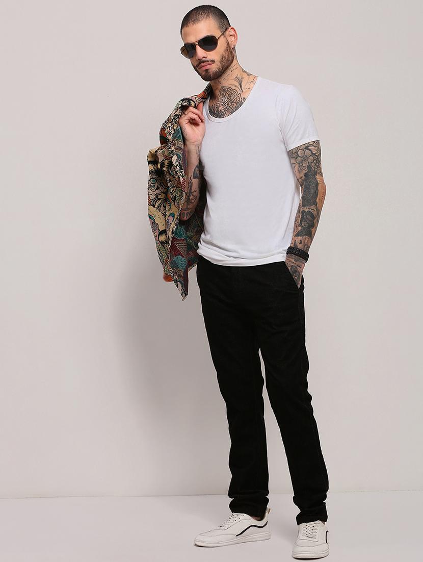 men low rise solid chinos - 21682455 - Standard Image - 4