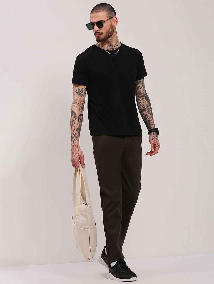men low rise solid chinos - 21682461 - Standard Image - 4