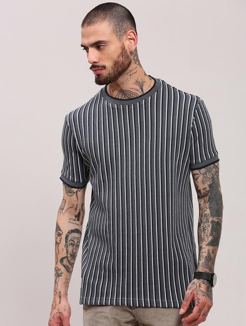 men short sleeves striped t-shirt - 21682481 - Standard Image - 0