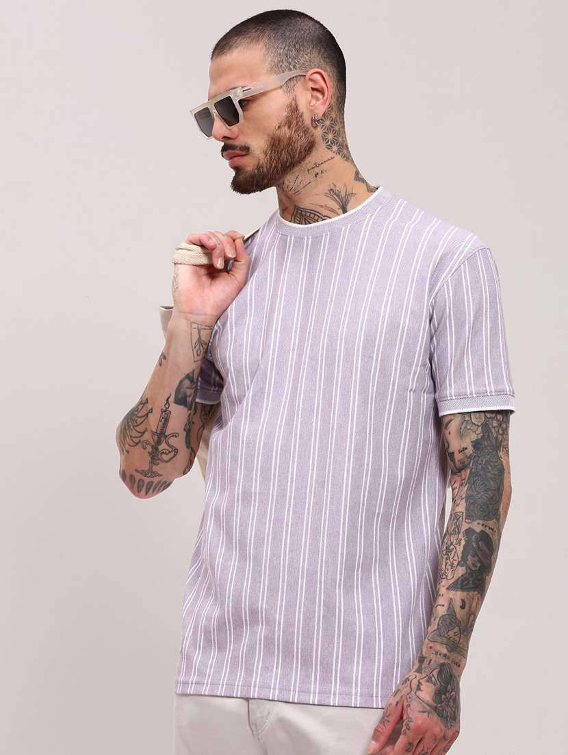 men short sleeves striped t-shirt - 21682493 -  Standard Image - 1