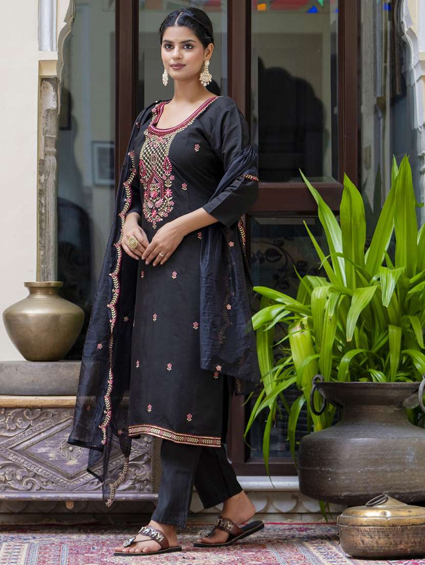 women three quarter sleeve kurta pant with dupatta set - 21684183 -  Standard Image - 1