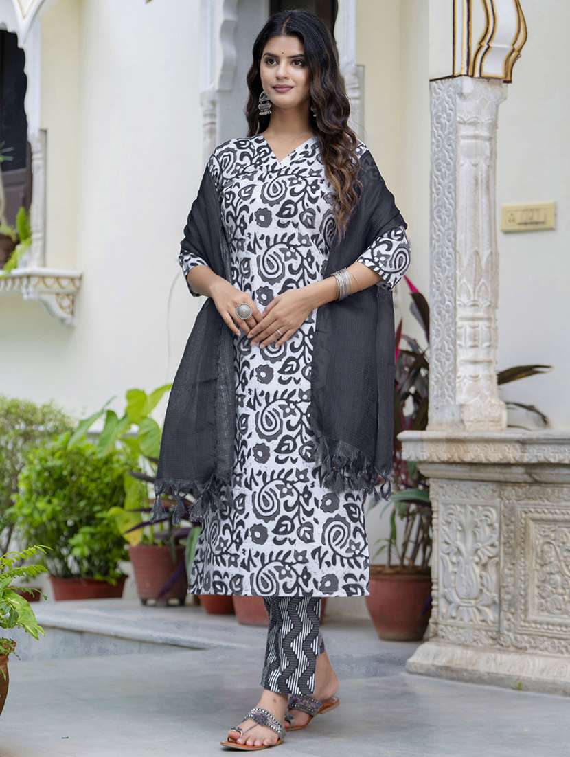 women three quarter sleeve kurta pant with dupatta set - 21684209 -  Standard Image - 1