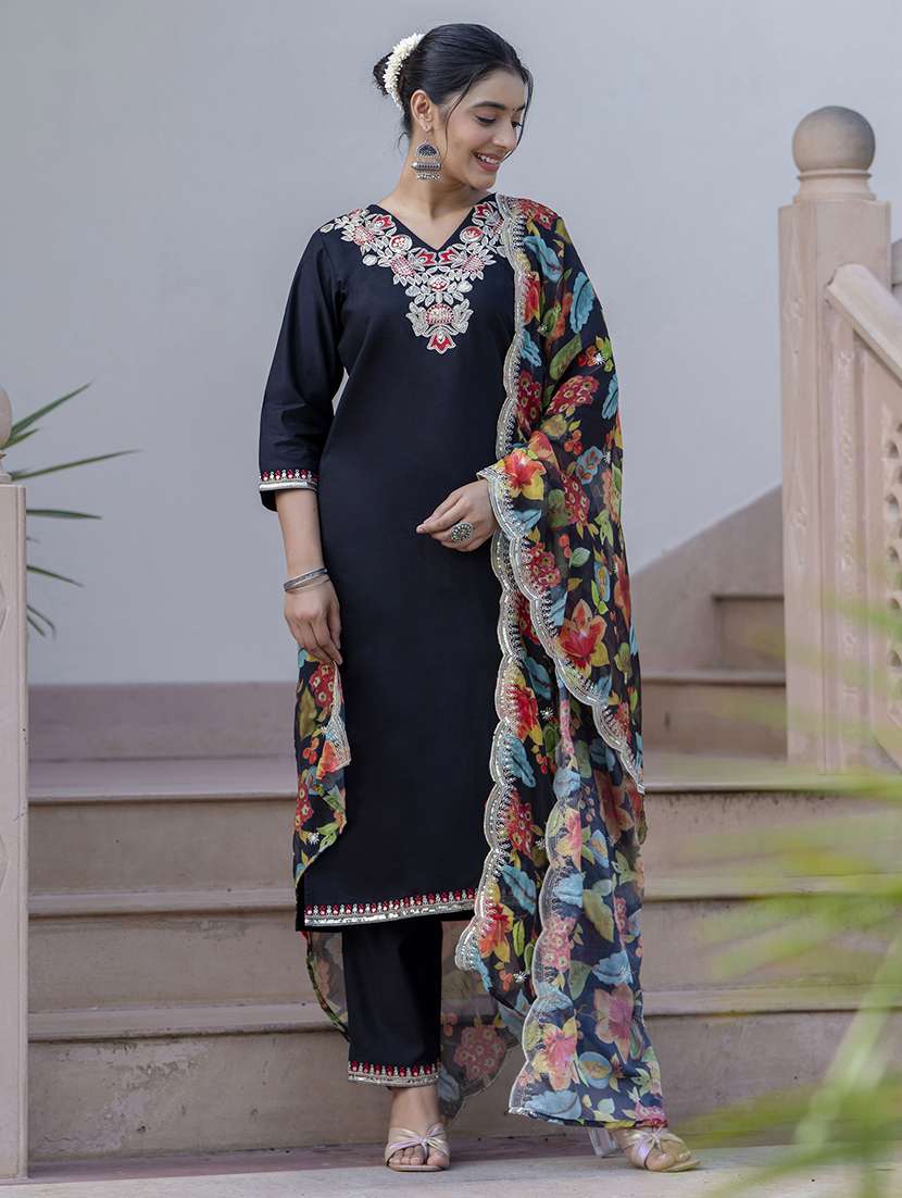 women three quarter sleeve kurta pant with dupatta set - 21684230 -  Standard Image - 1