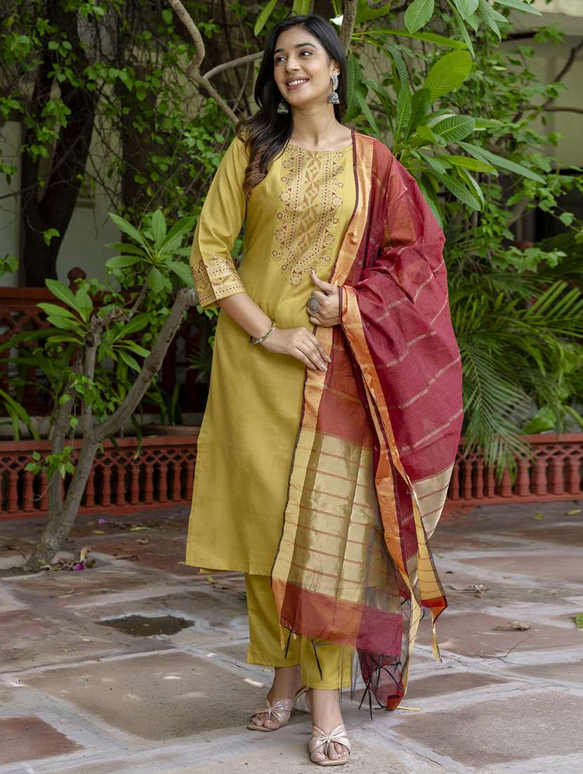 women three quarter sleeve suit set