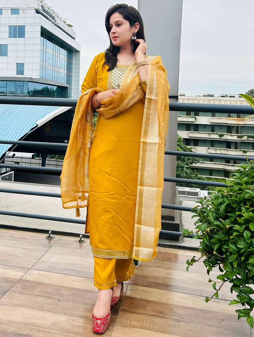 women three quarter sleeve kurta pant with dupatta set - 21684297 -  Standard Image - 1