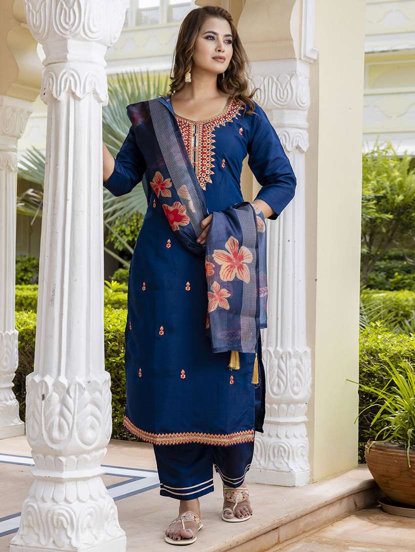 women three quarter sleeve kurta pant with dupatta set - 21684361 - Standard Image - 1