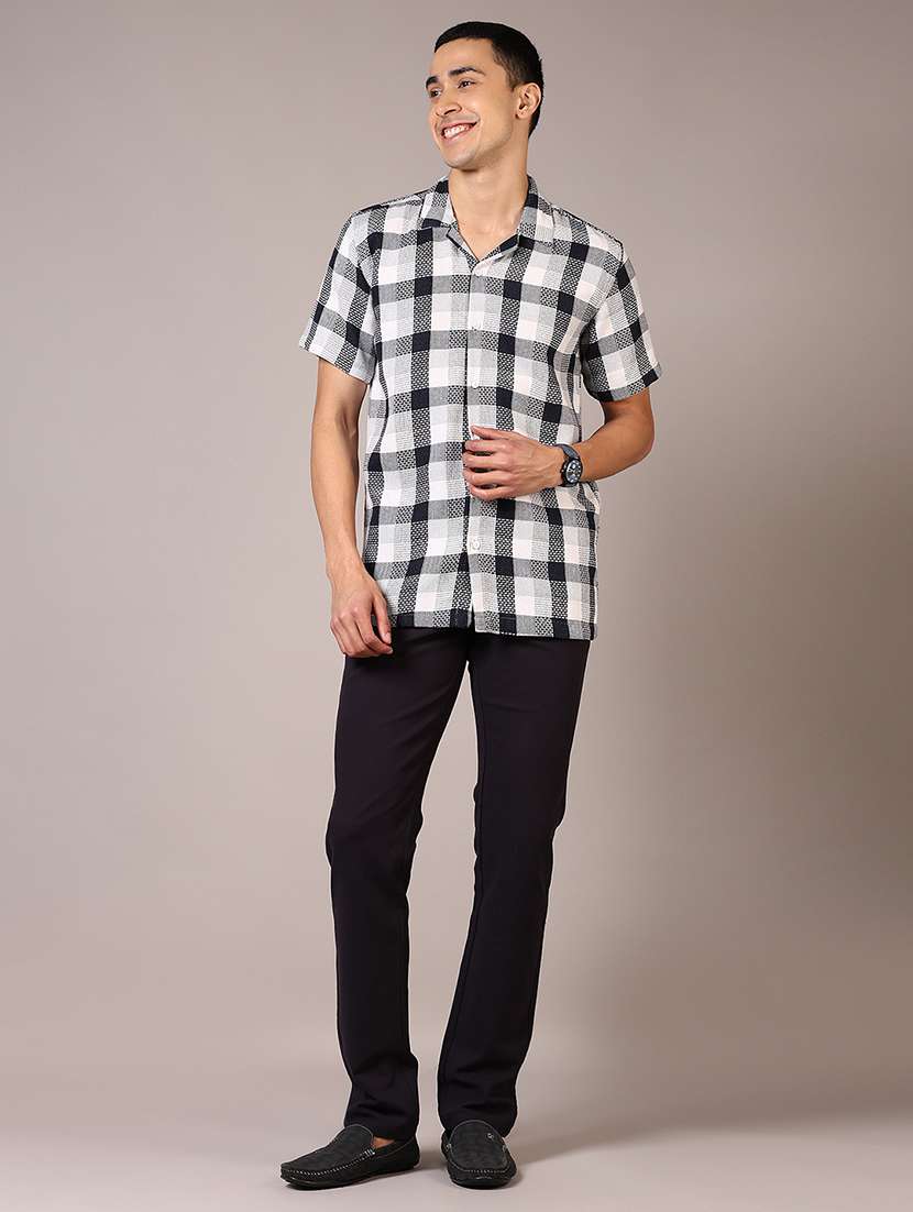 men solid mid rise chinos trouser - 21685722 -  Standard Image - 4