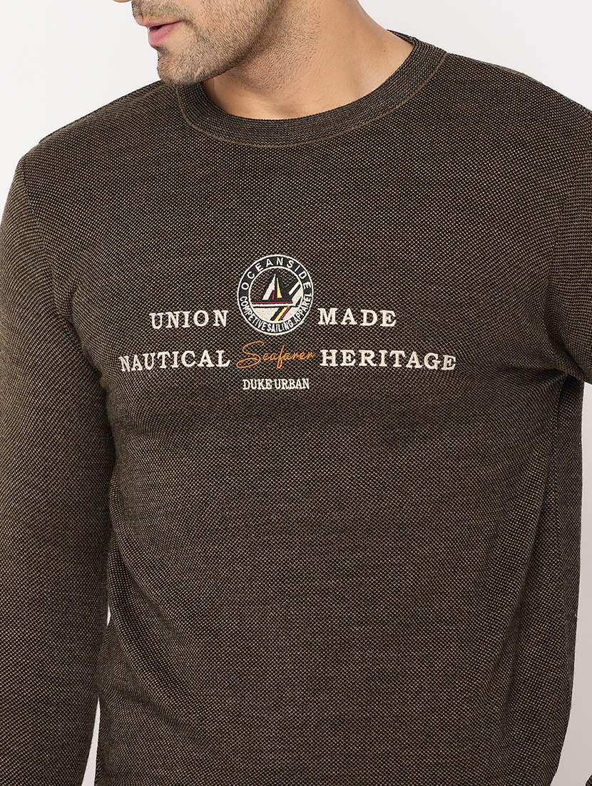 men long sleeves typographic pullover - 21686355 - Standard Image - 4