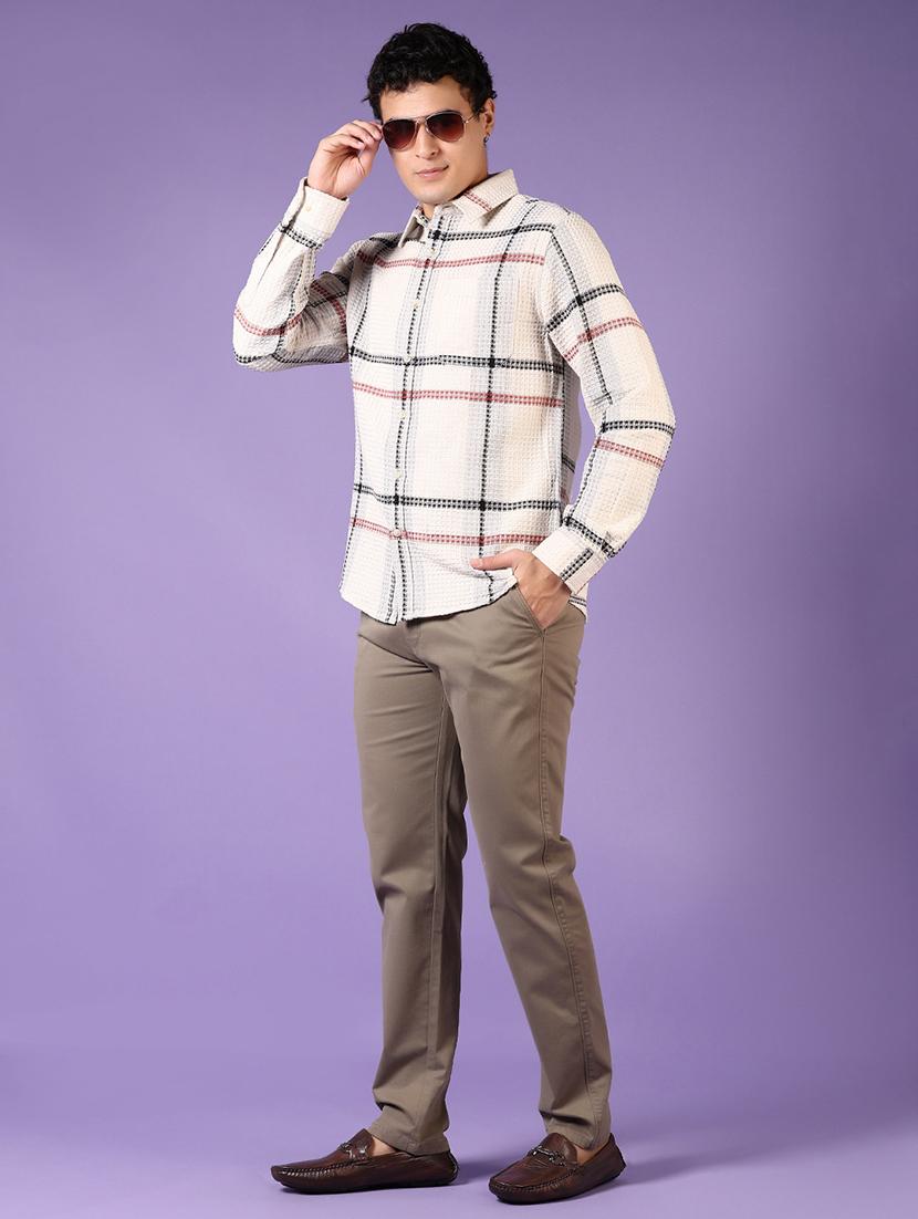 men solid mid rise chinos trouser - 21686695 - Standard Image - 4