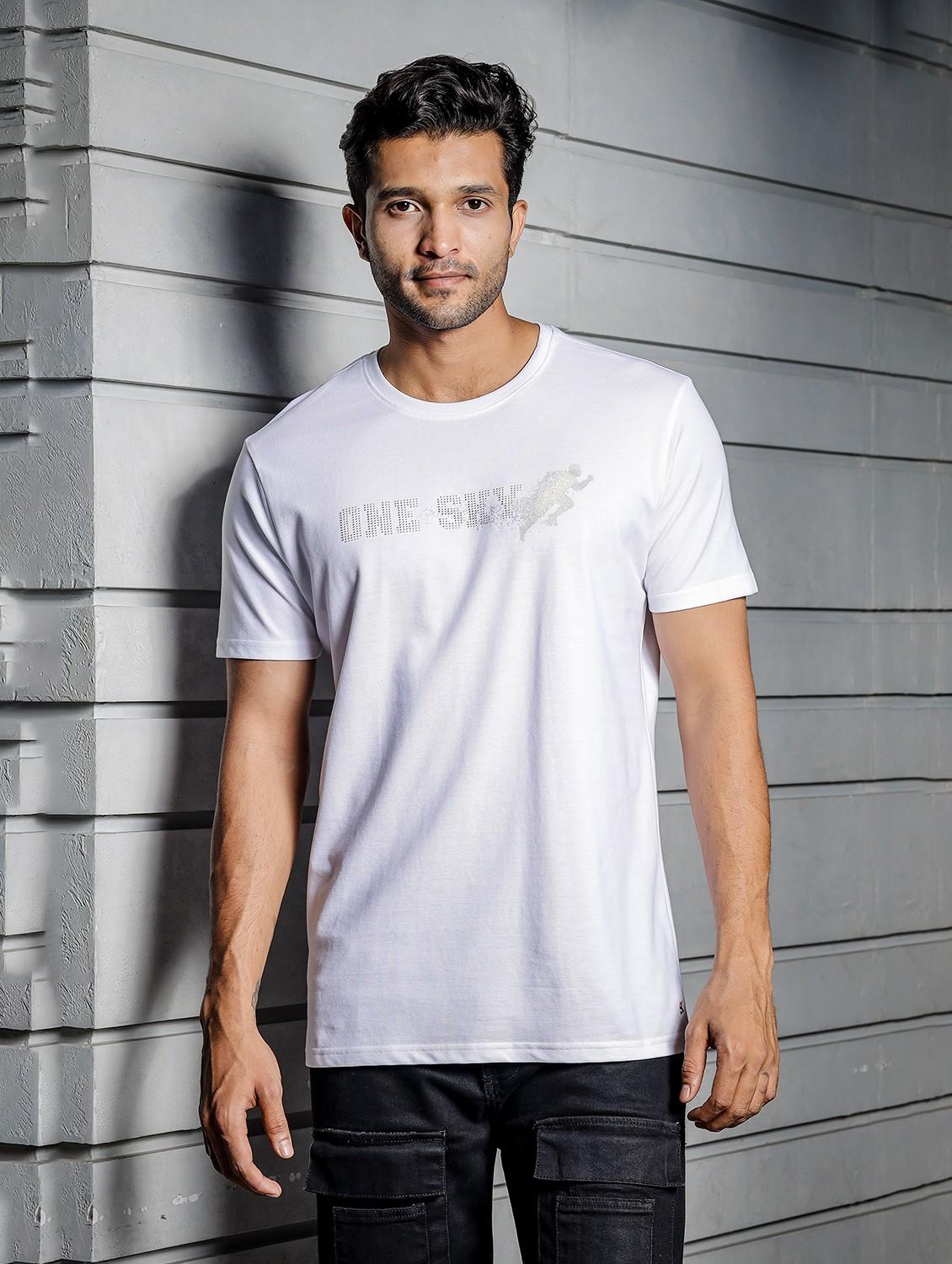 men round neck chest print t-shirt - 21687696 - Zoom Image - 0