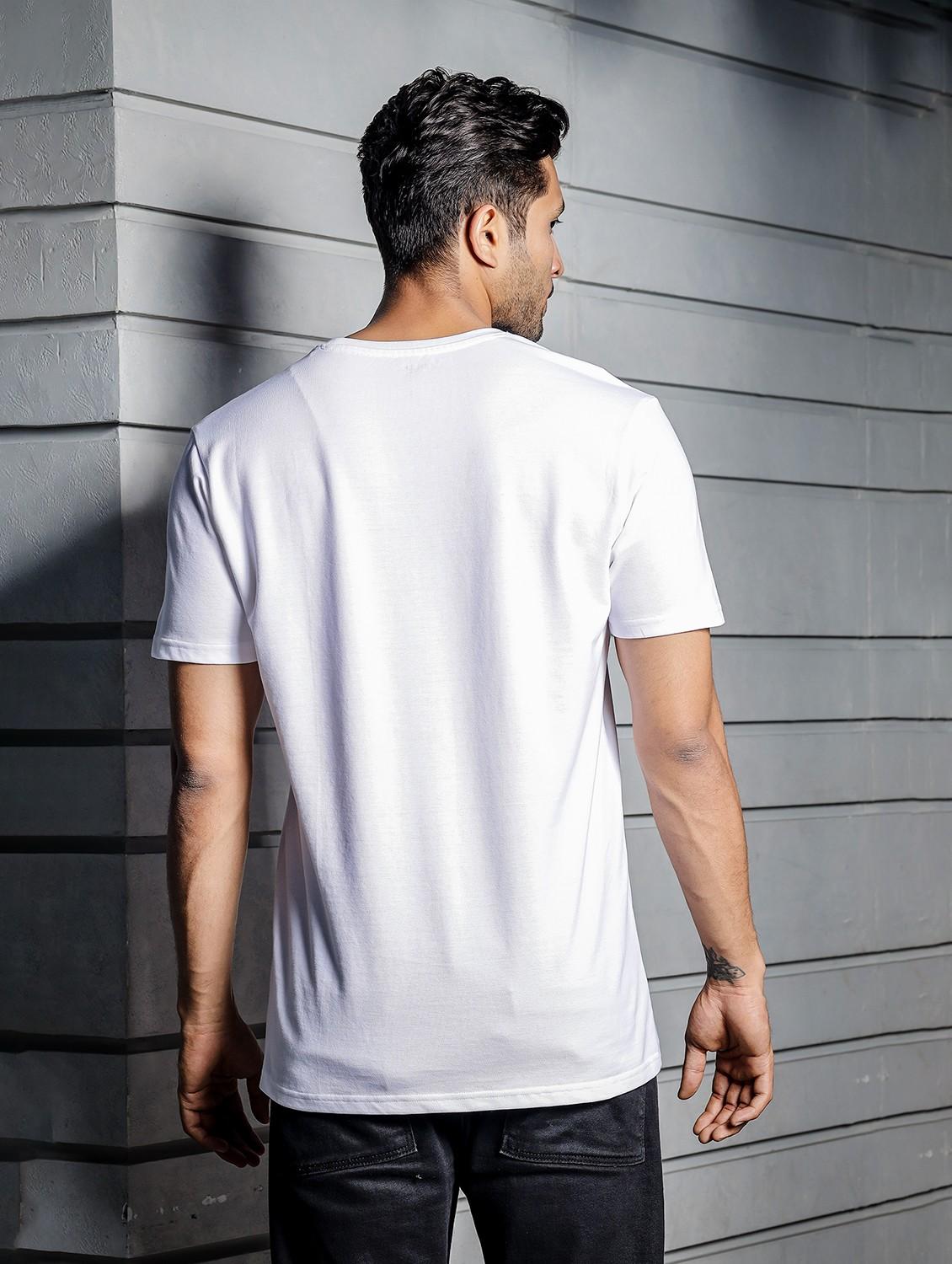 men round neck chest print t-shirt - 21687696 - Standard Image - 4