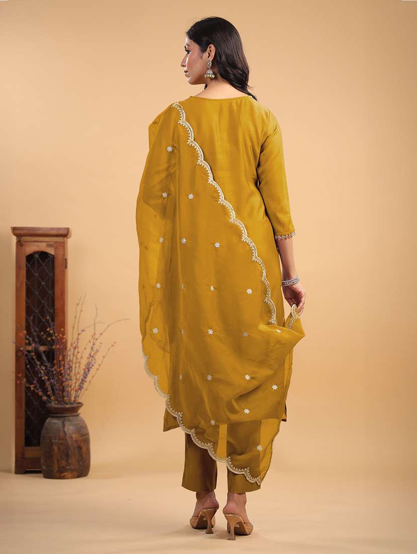 women three quarter sleeve kurta pant with dupatta set - 21688822 -  Standard Image - 4