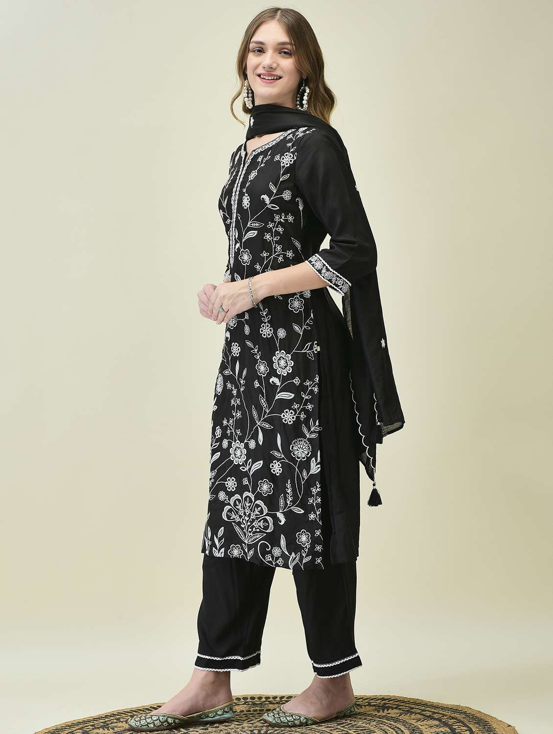 women three quarter sleeve kurta pant with dupatta set - 21689740 -  Standard Image - 1