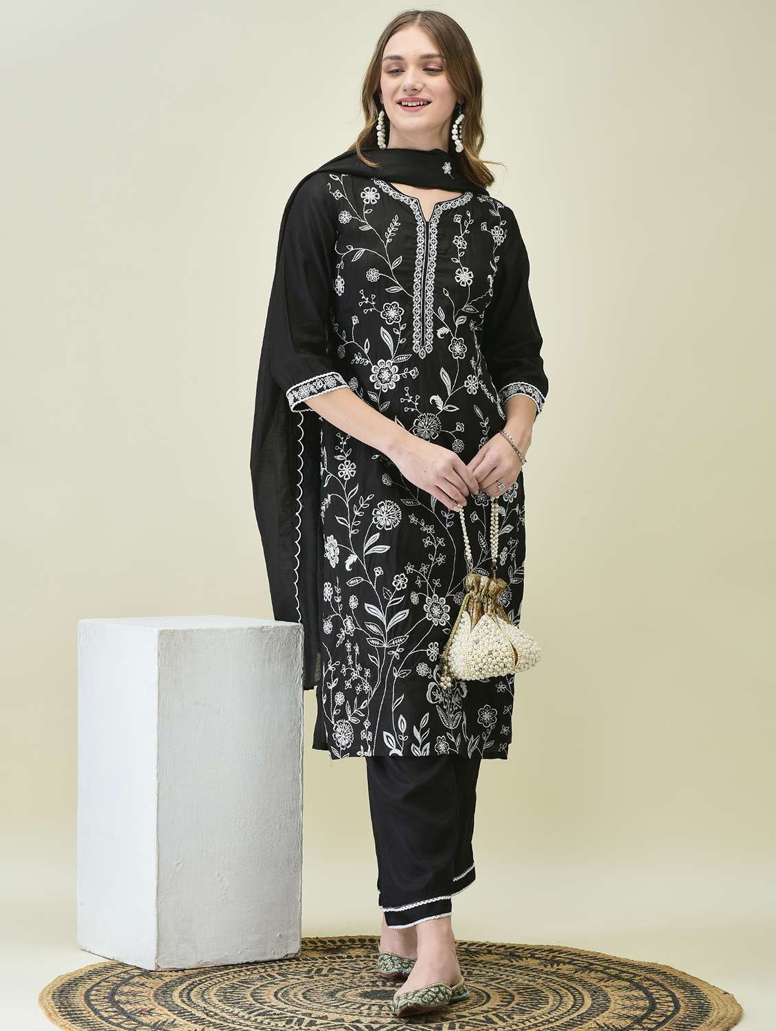 women three quarter sleeve kurta pant with dupatta set - 21689740 -  Standard Image - 4