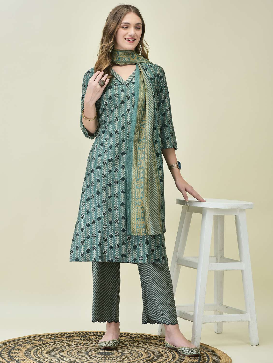 women three quarter sleeve kurta pant with dupatta set - 21689761 -  Standard Image - 4