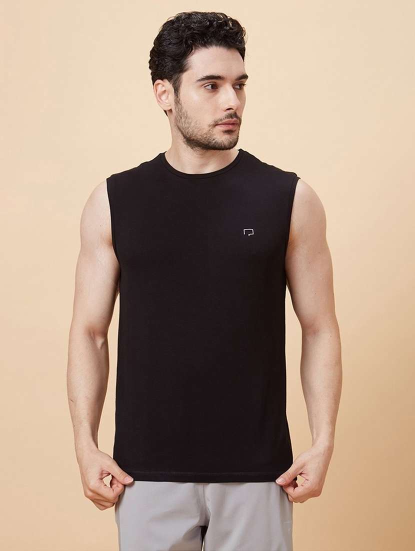 men round neck solid vest