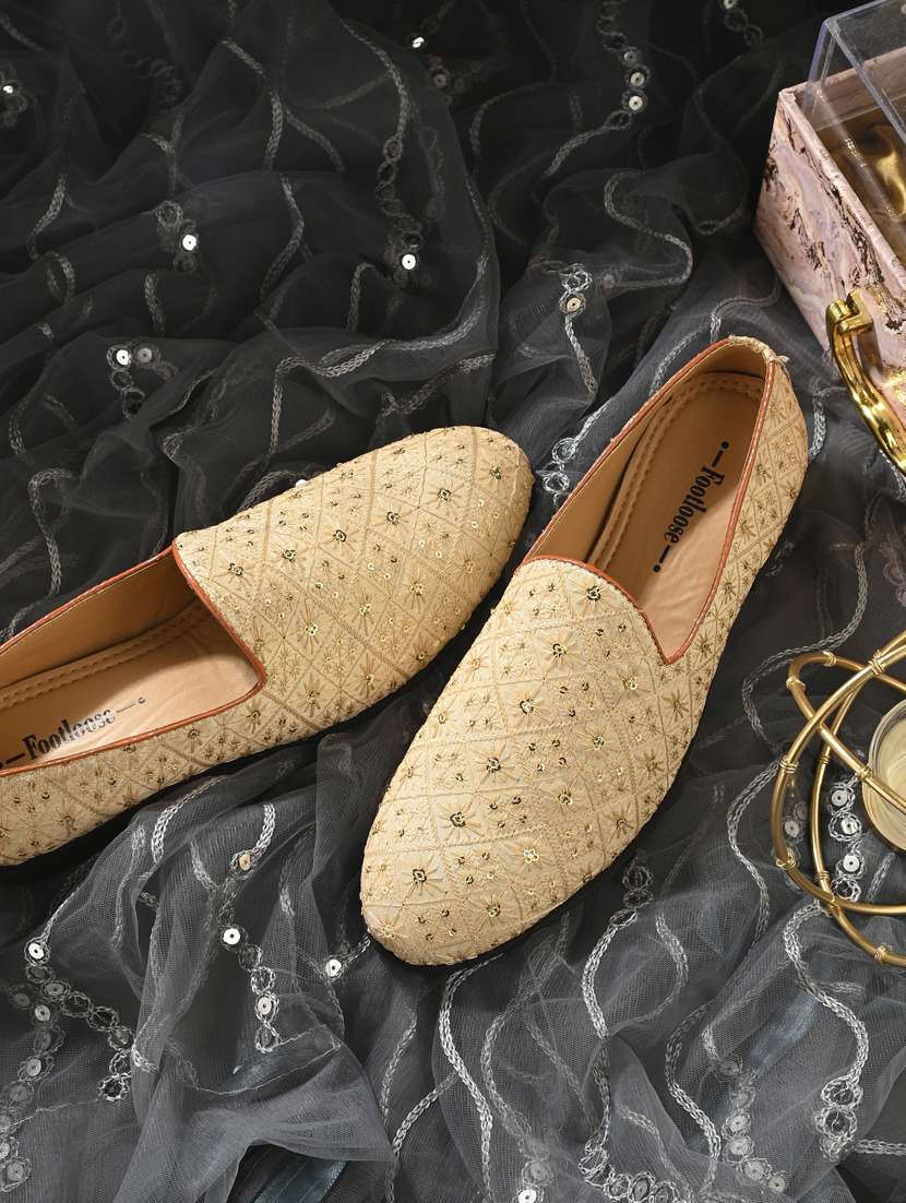 party wear embellished mojari for men