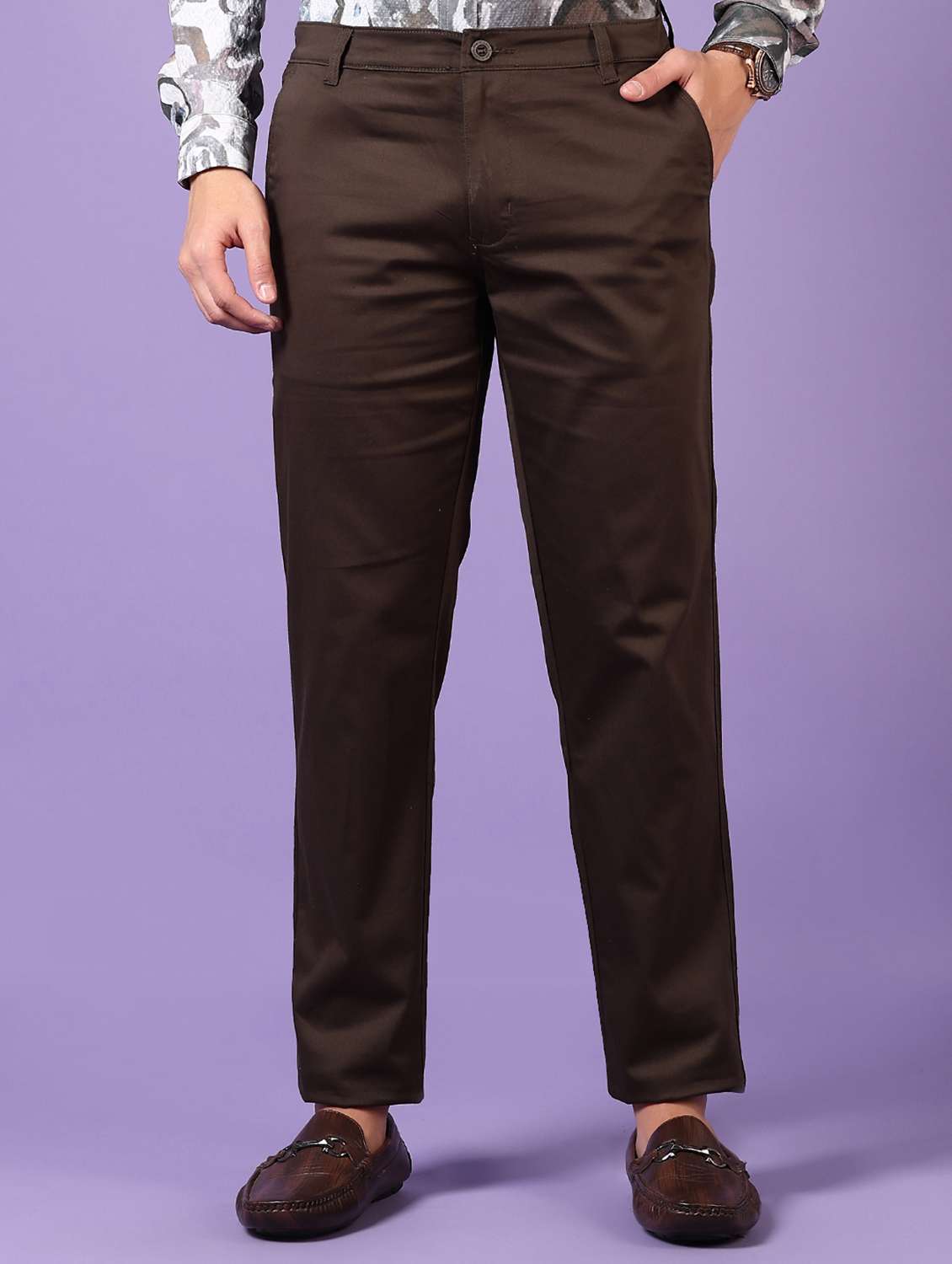 men solid mid rise regular fit chinos