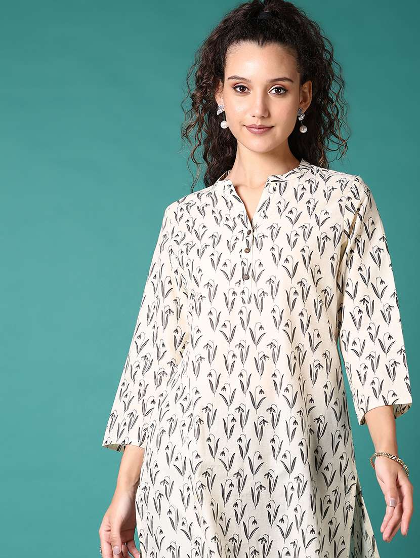 women printed three quarter sleeve straight kurta - 21690622 -  Standard Image - 4