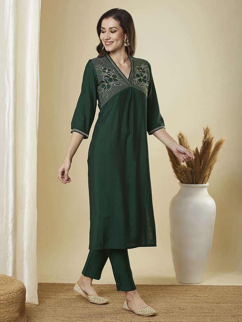 women embroidered v neck kurta pant set - 21691059 -  Standard Image - 1