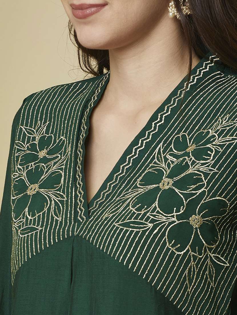 women embroidered v neck kurta pant set - 21691059 -  Standard Image - 6