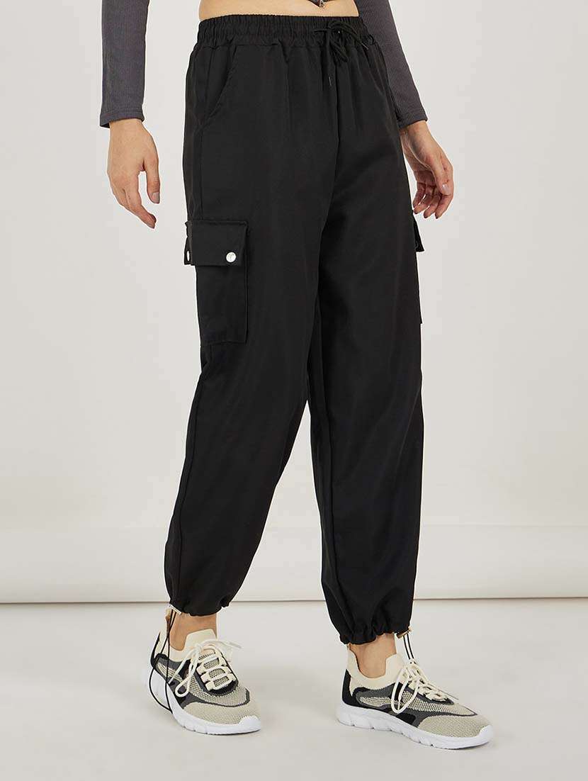 women solid mid rise jogger