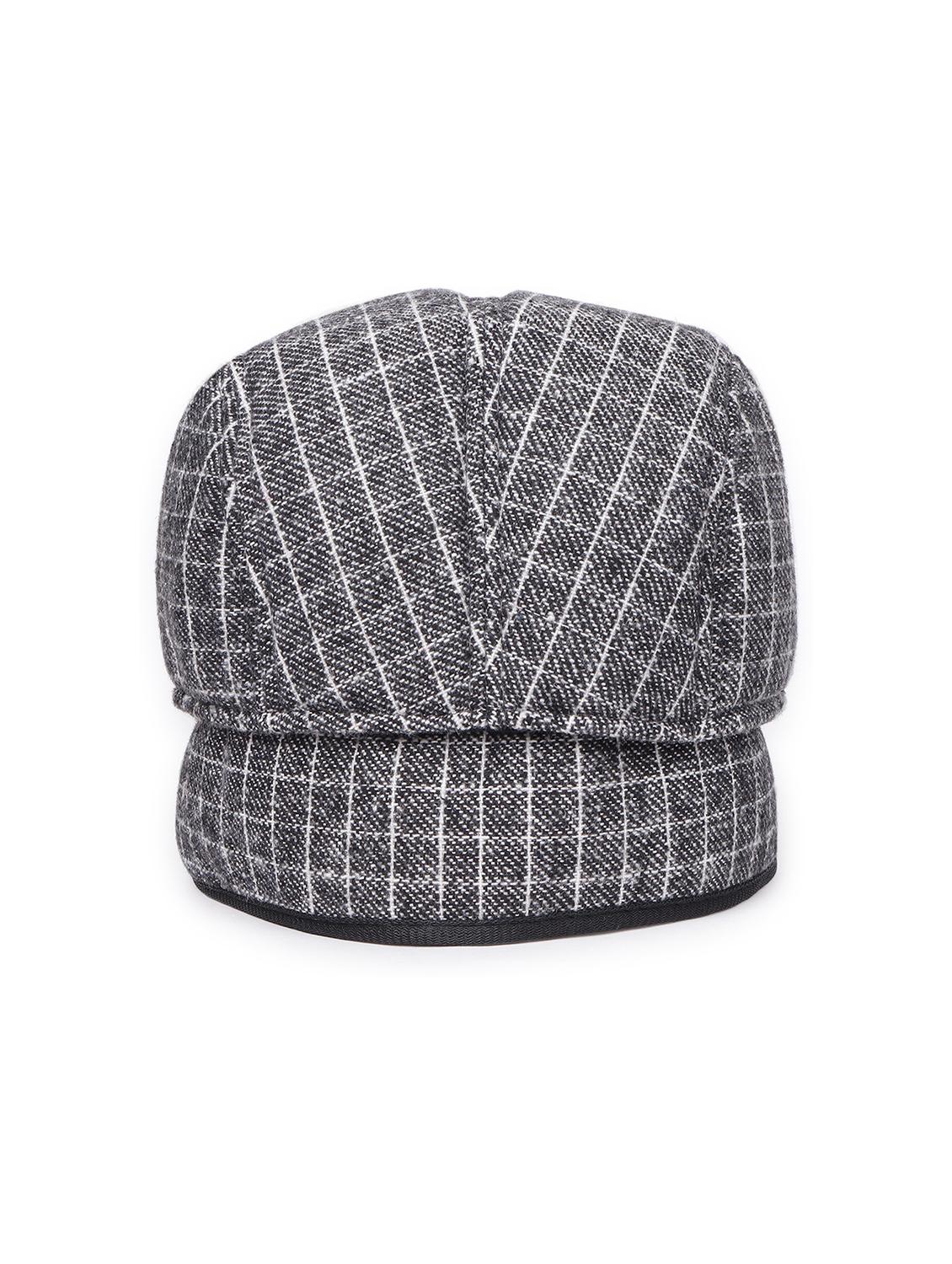 men grey checkered golf cap  - 21692646 -  Standard Image - 1