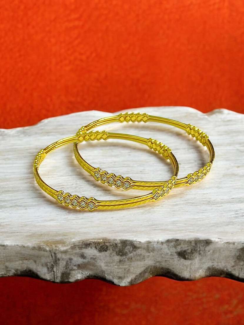 women gold plated contemporary bangle