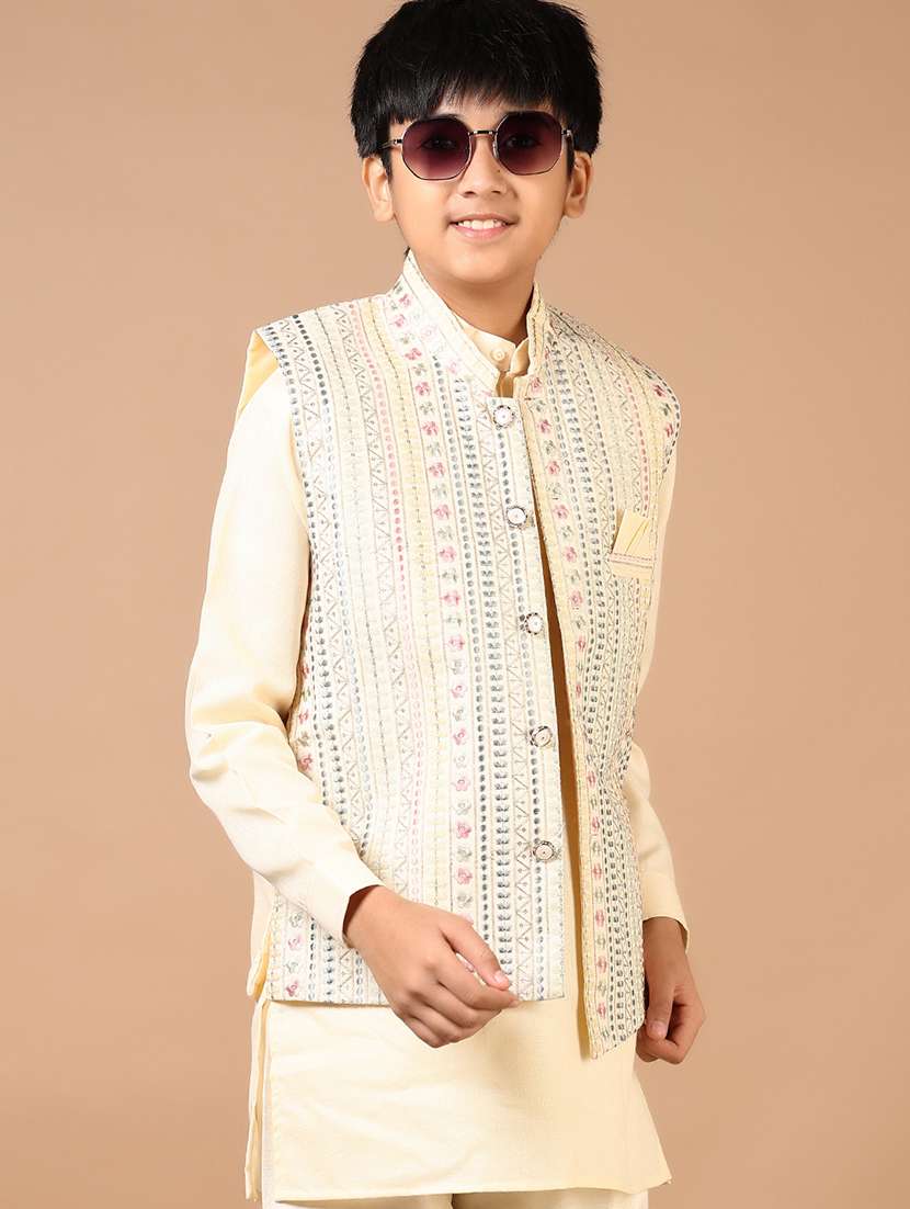 boys solid kurta pyjama with embroidered jacket