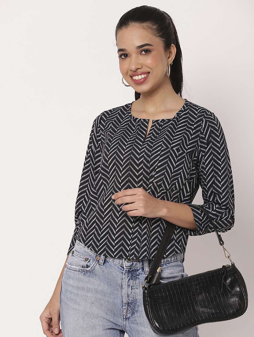 women geometric printed notch neck regular top - 21694664 - Standard Image - 4