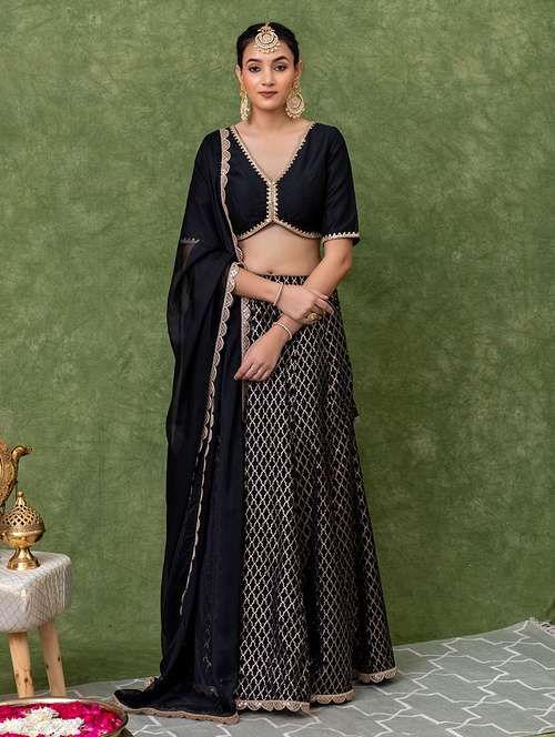 women zari work flared lehenga choli with dupatta