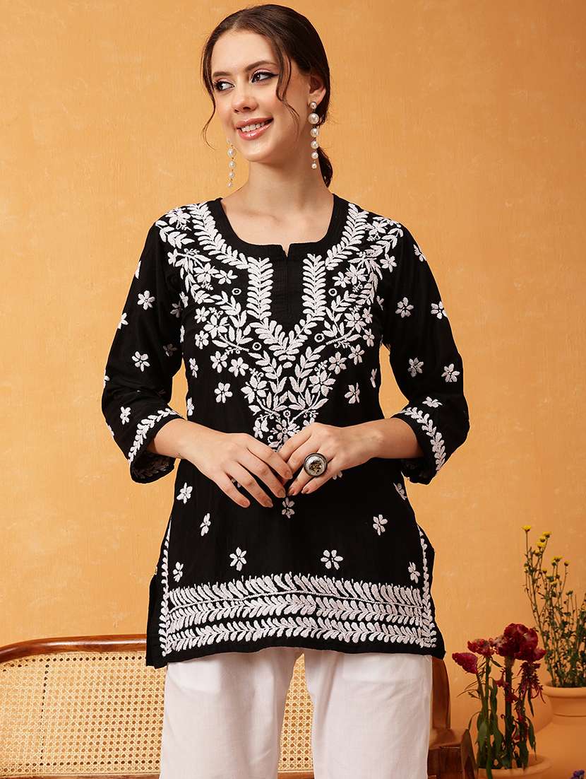 women three quarter sleeve chikankari kurti
