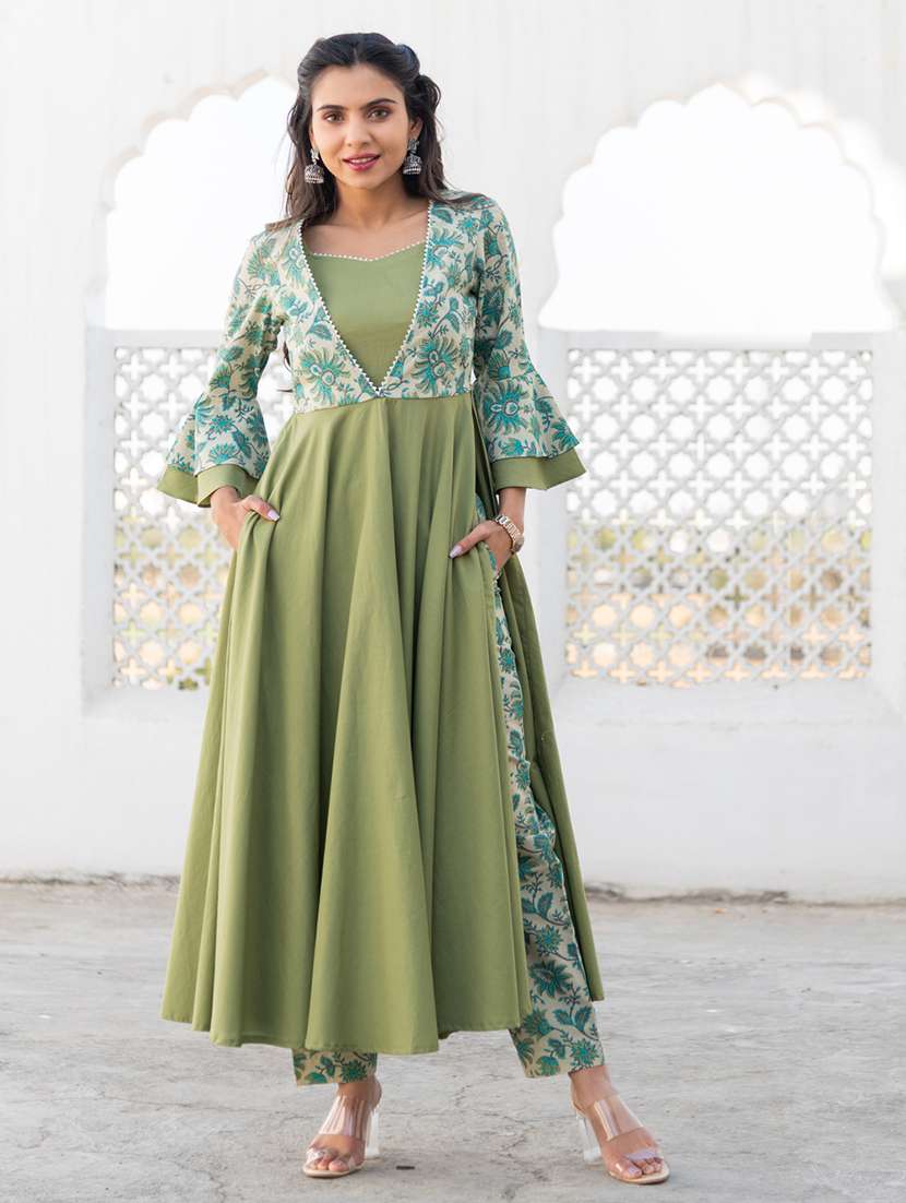 women placement print sweetheart neck flared kurta