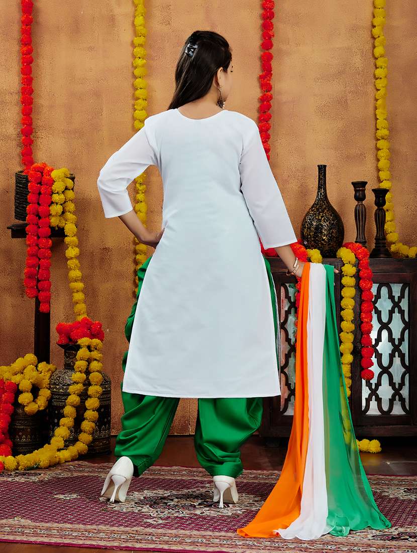 girls embroidered round neck straight kurta - 21694871 -  Standard Image - 4
