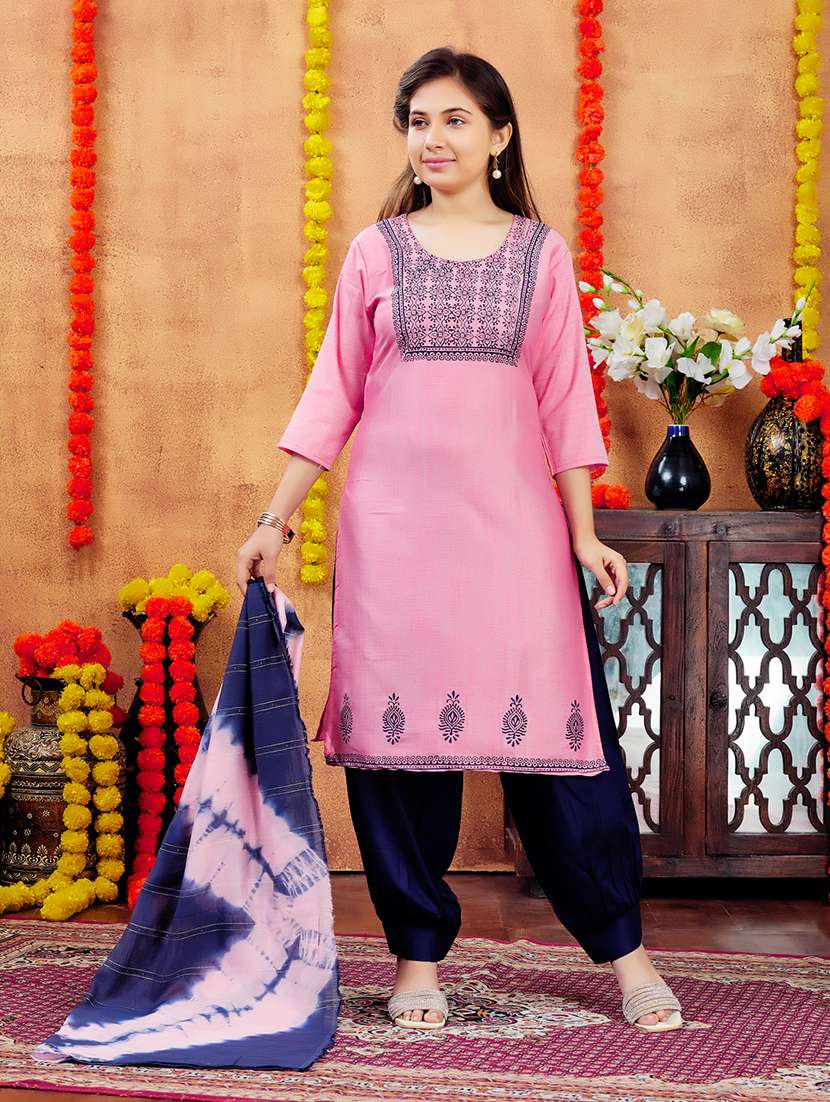 girls embroidered round neck straight kurta - 21694873 -  Standard Image - 1
