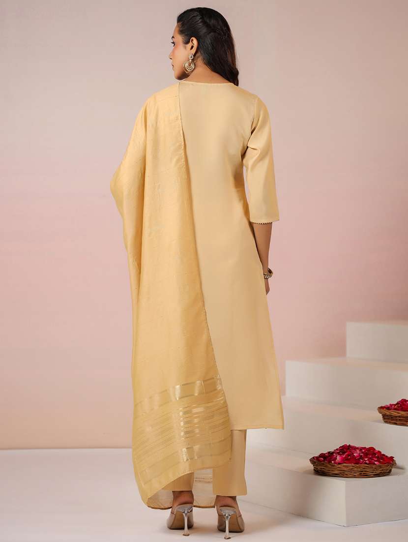 women embroidered kurta pant set with duaptta - 21695484 -  Standard Image - 4