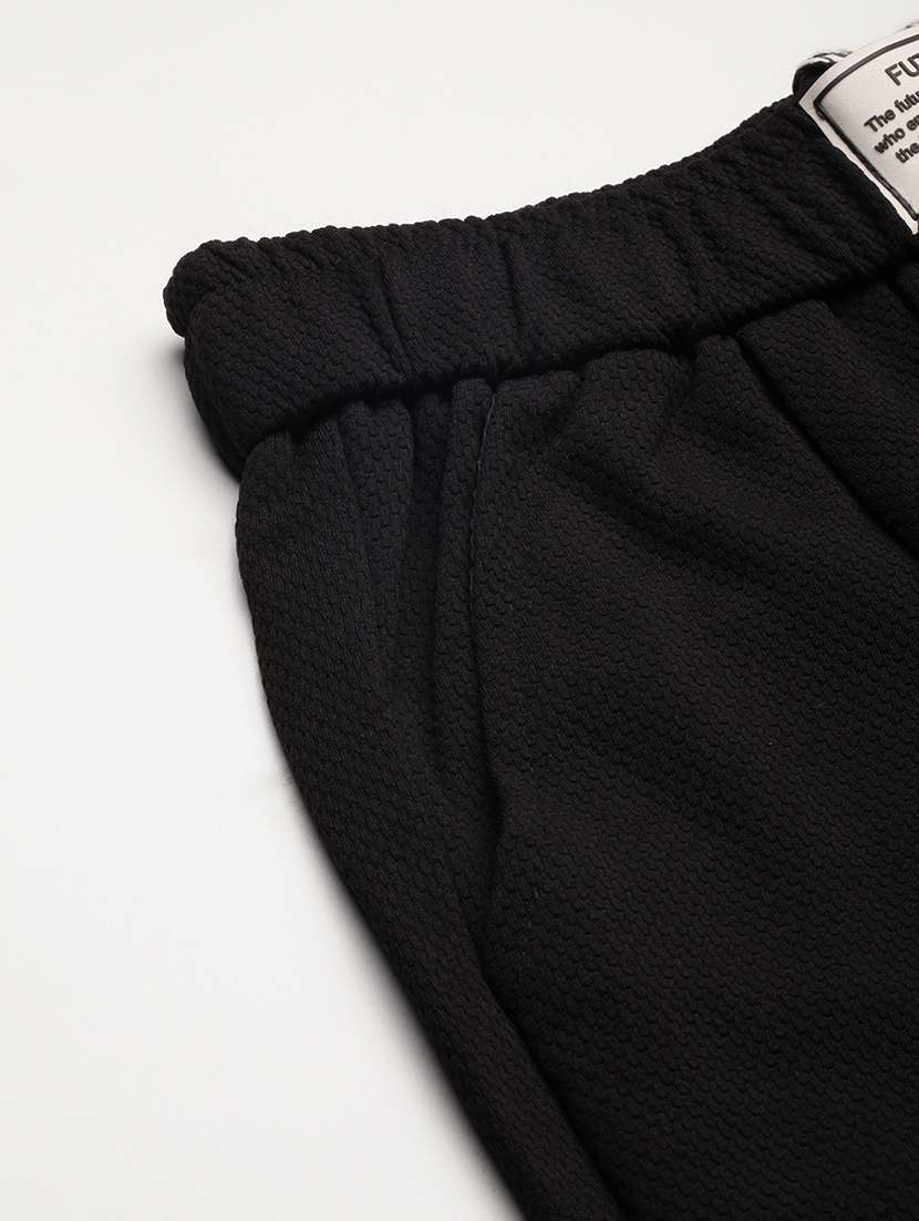 men solid mid rise regular fit shorts - 21696075 - Standard Image - 6