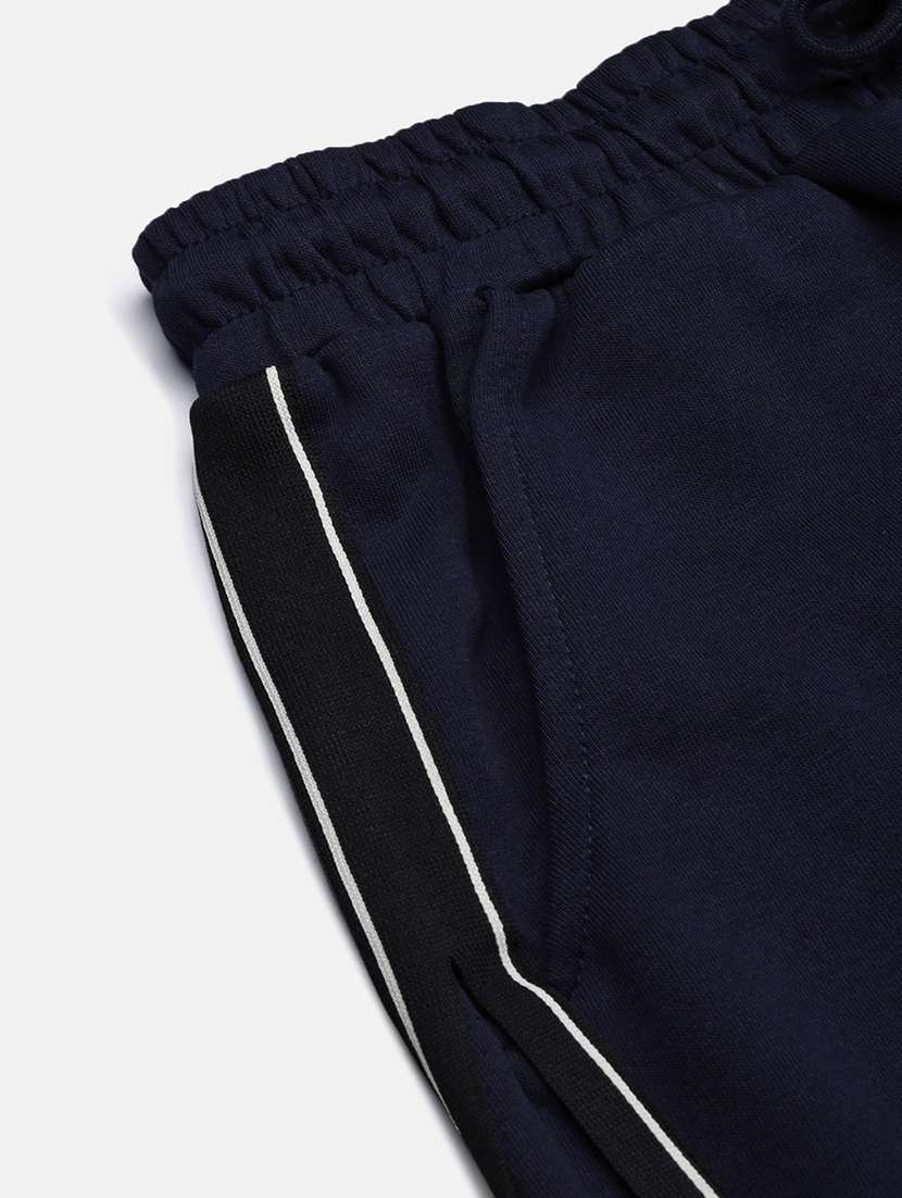 men solid mid rise regular fit shorts - 21696076 - Standard Image - 6