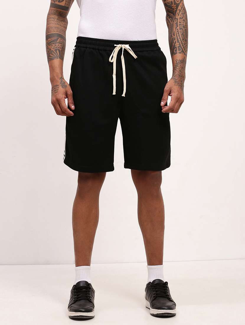 men side taped mid rise regular fit shorts