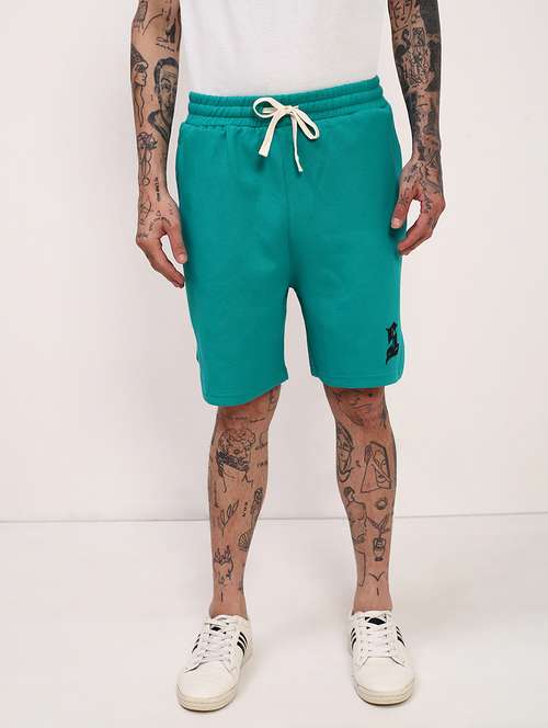 men solid mid rise regular fit shorts - 21696080 -  Standard Image - 0