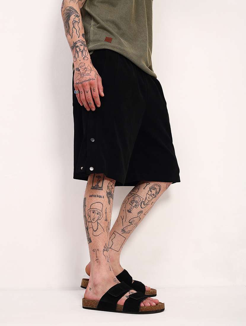 men solid mid rise regular fit shorts - 21696081 -  Standard Image - 1