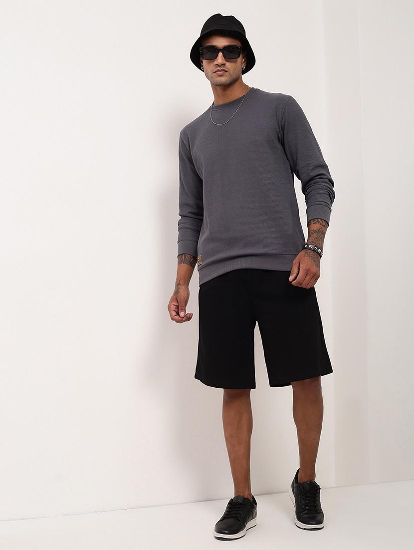 men solid mid rise regular fit shorts - 21696094 - Standard Image - 4