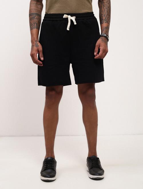 men solid mid rise regular fit shorts - 21696095 - Standard Image - 0