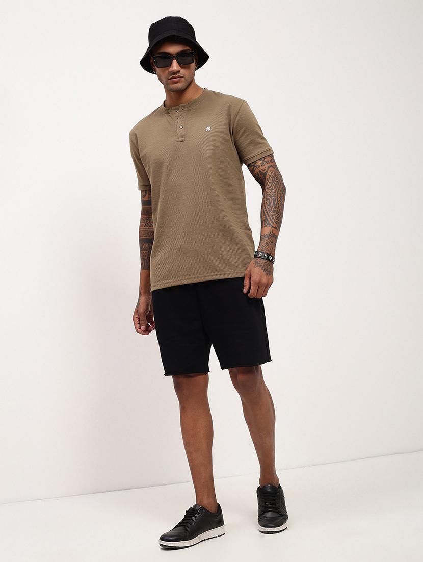 men solid mid rise regular fit shorts - 21696095 - Standard Image - 4